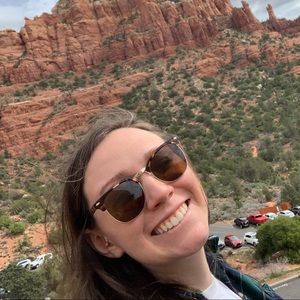 Meet your Posher, Alexis